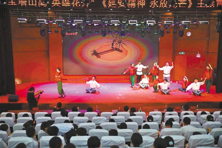 传播红色故事的“山丹丹花”