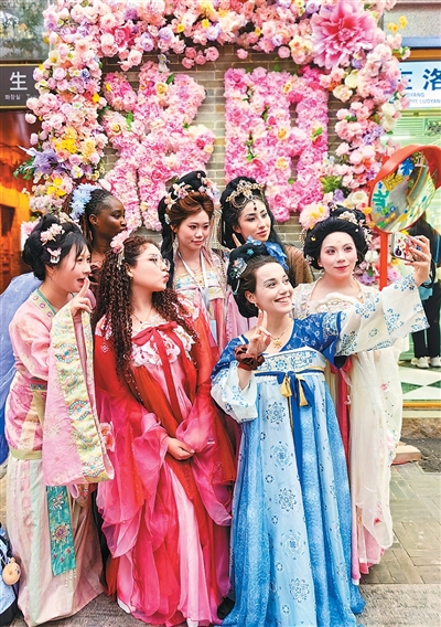 “China Chic”圈粉外国消费者——把中国“好物”带回家