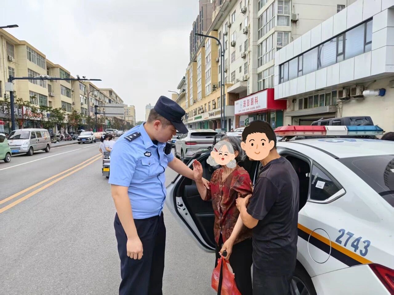 高温守护不松懈 鄠邑公安接连救助走失群众暖民心