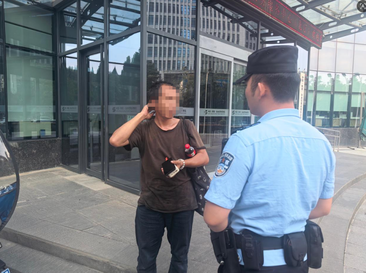 出警途中敏锐识疑！民警当场抓获盗窃嫌疑人