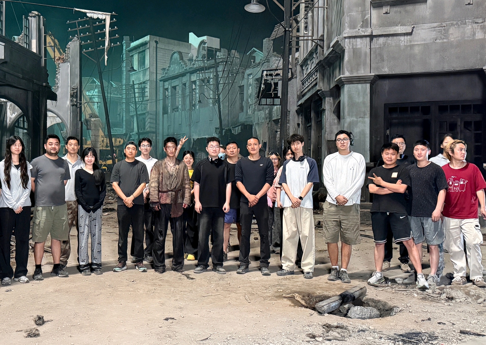 单条视频破亿 480万粉丝追更一群西安“00后”把语文课文拍成了“爆款”