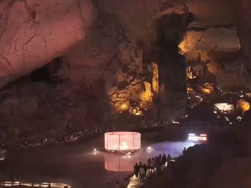 游客驻足，人气带动商气！“山水奇观+IP赋能+特色文化”催生文旅消费新增量