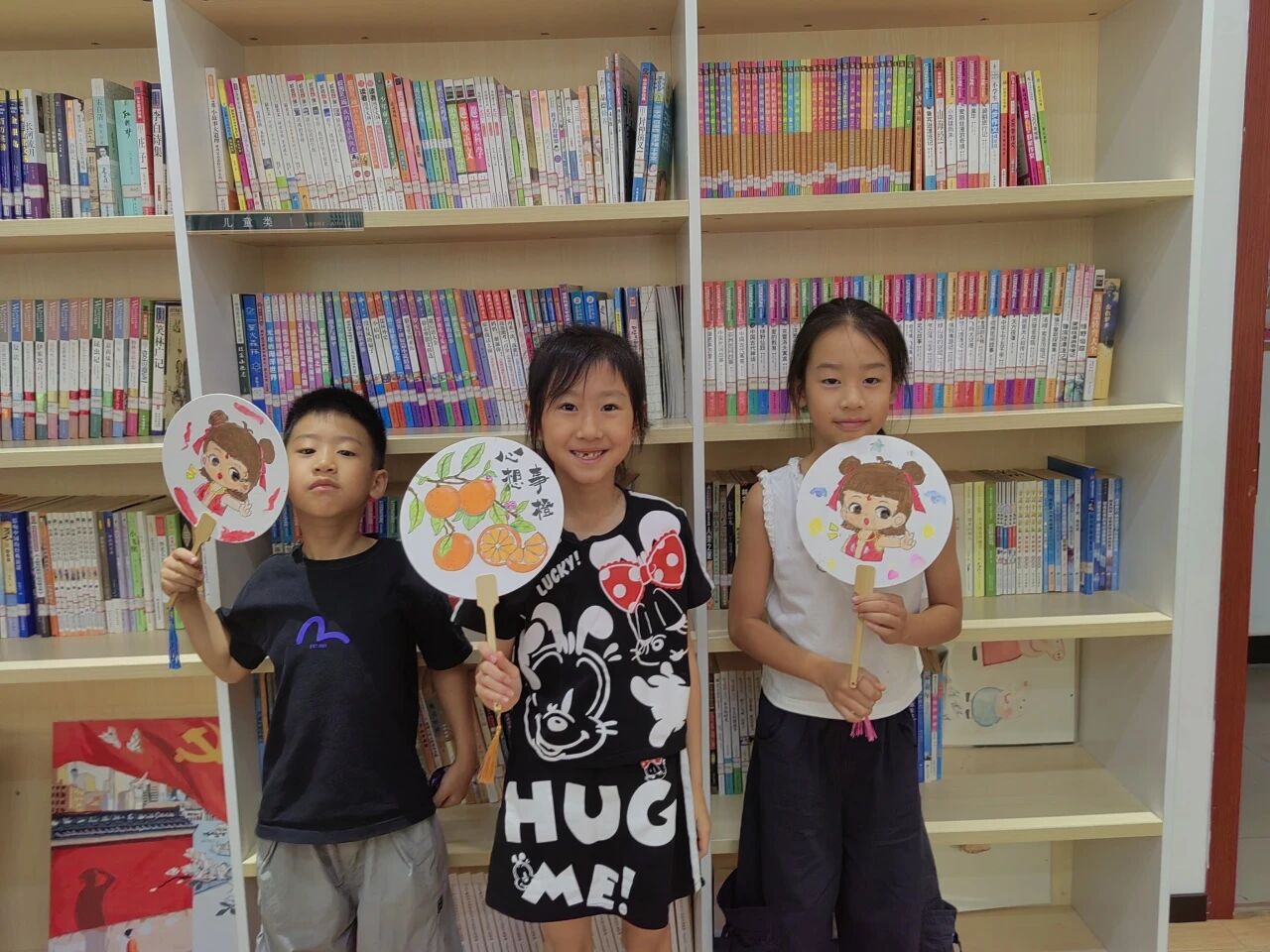 扇绘童趣度盛夏，这场手绘团扇活动点亮孩子假期生活