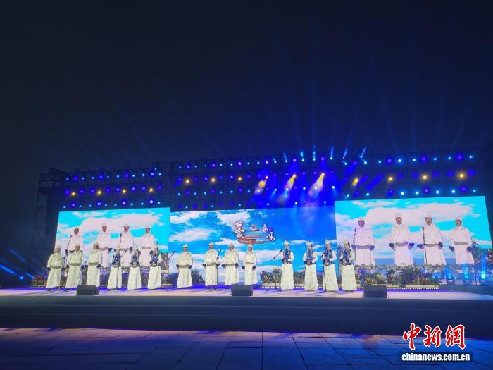 （文化中国行）飘扬在海边的鄂尔多斯古如歌