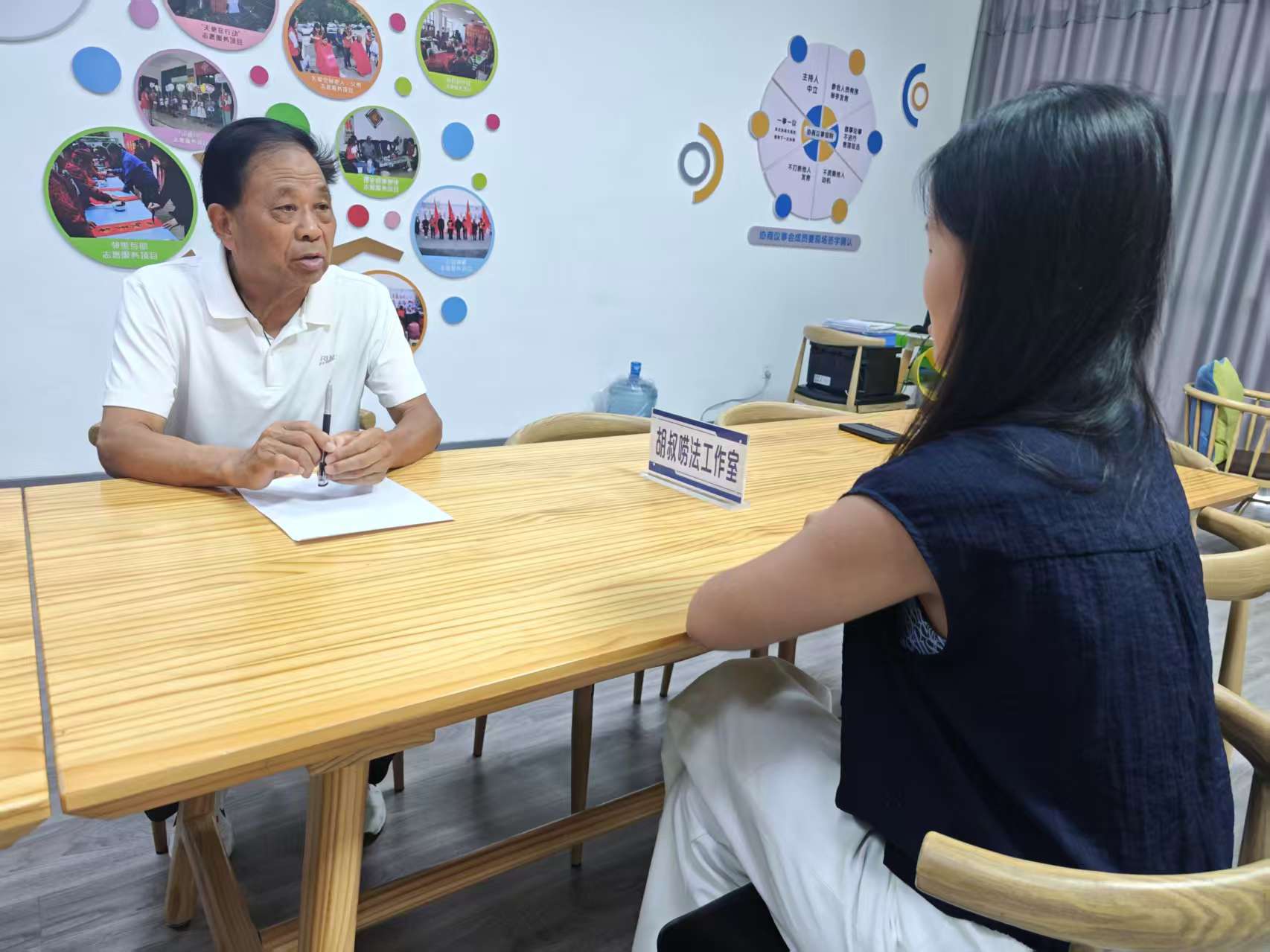 社区“胡叔唠法”助力邻里和谐