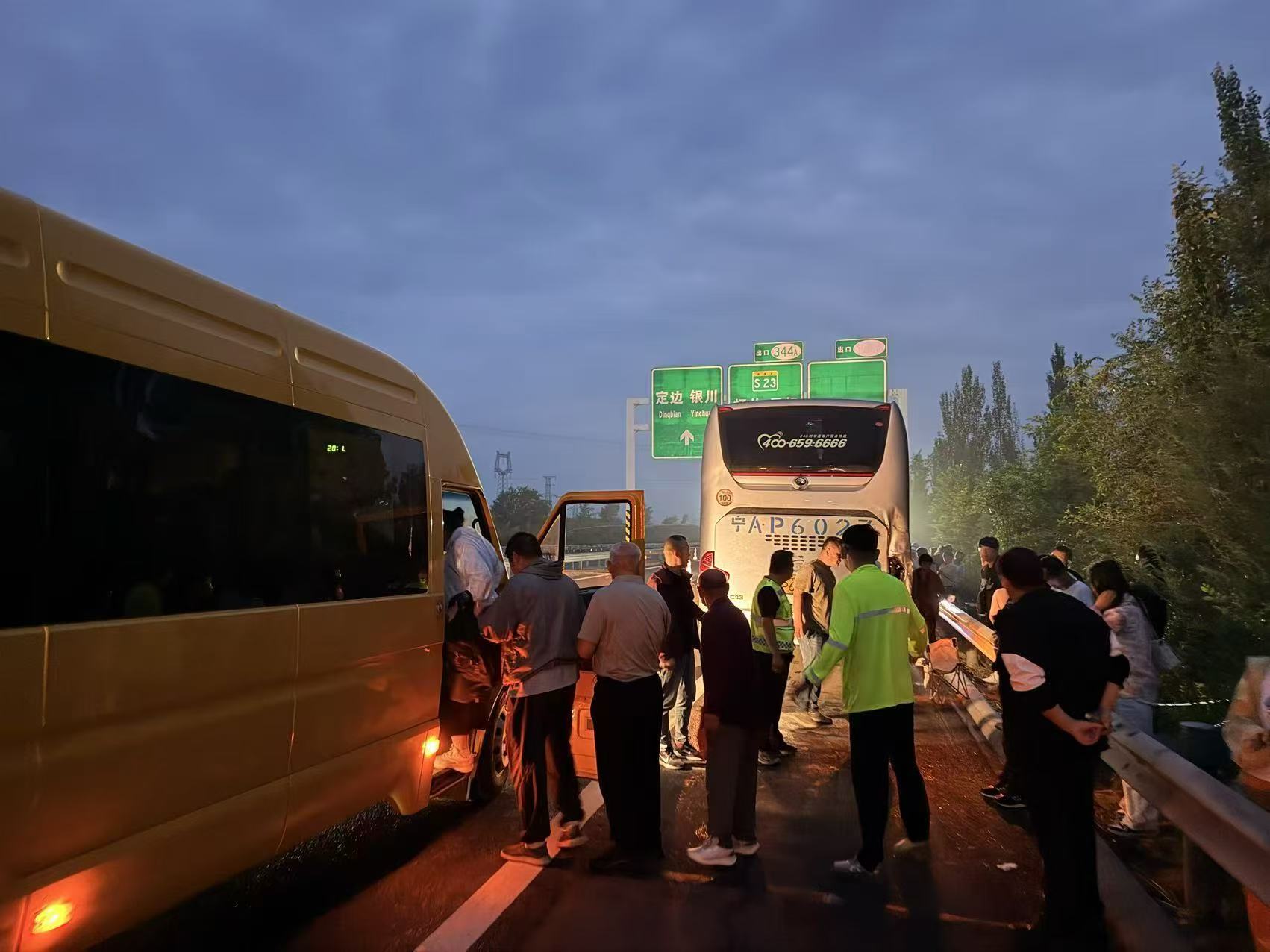 接力驰援！半小时多方集结，52 名乘客安全转移
