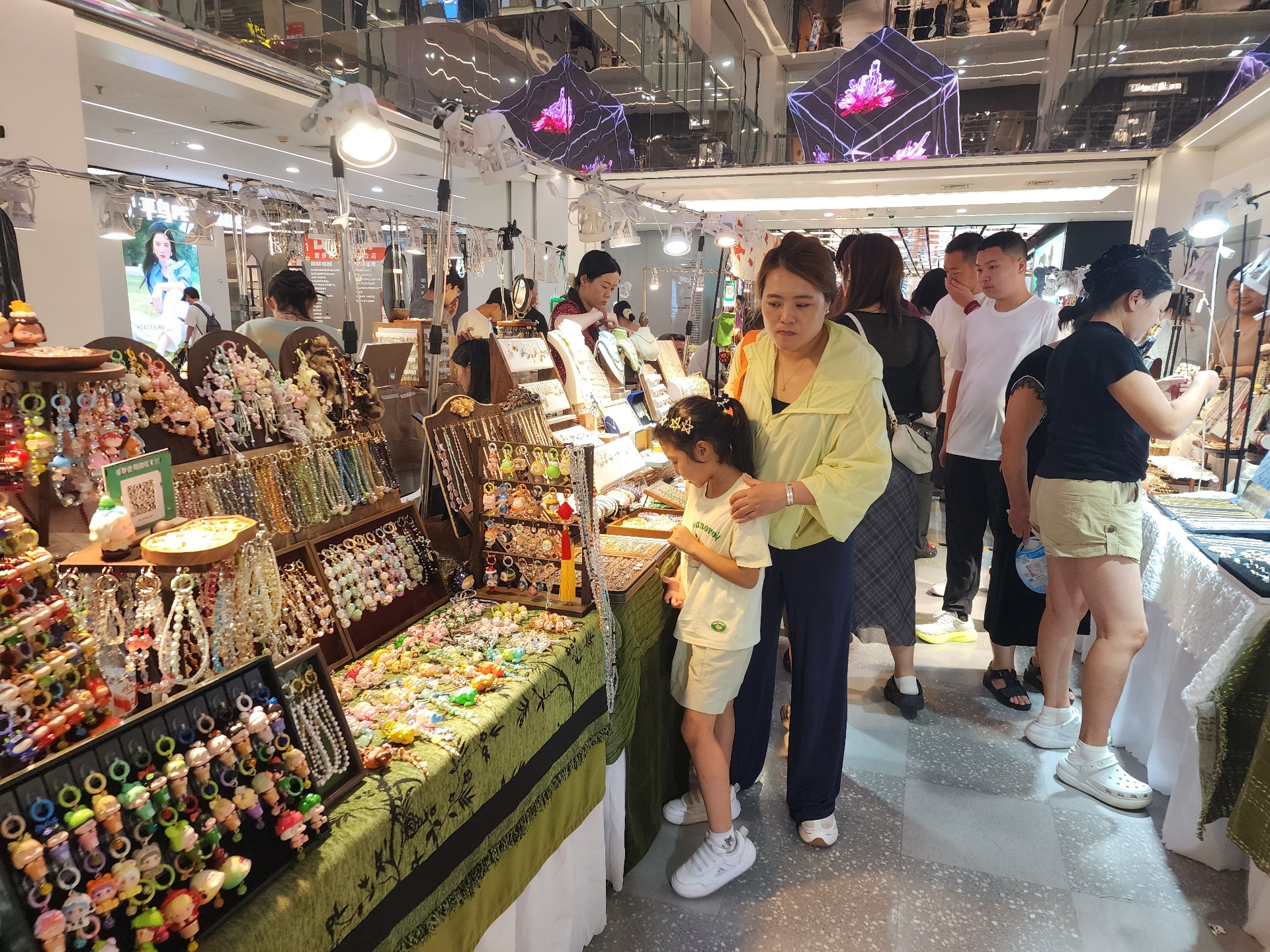 从复古旧物到互动玩法 手作展藏着满满的“人情味”