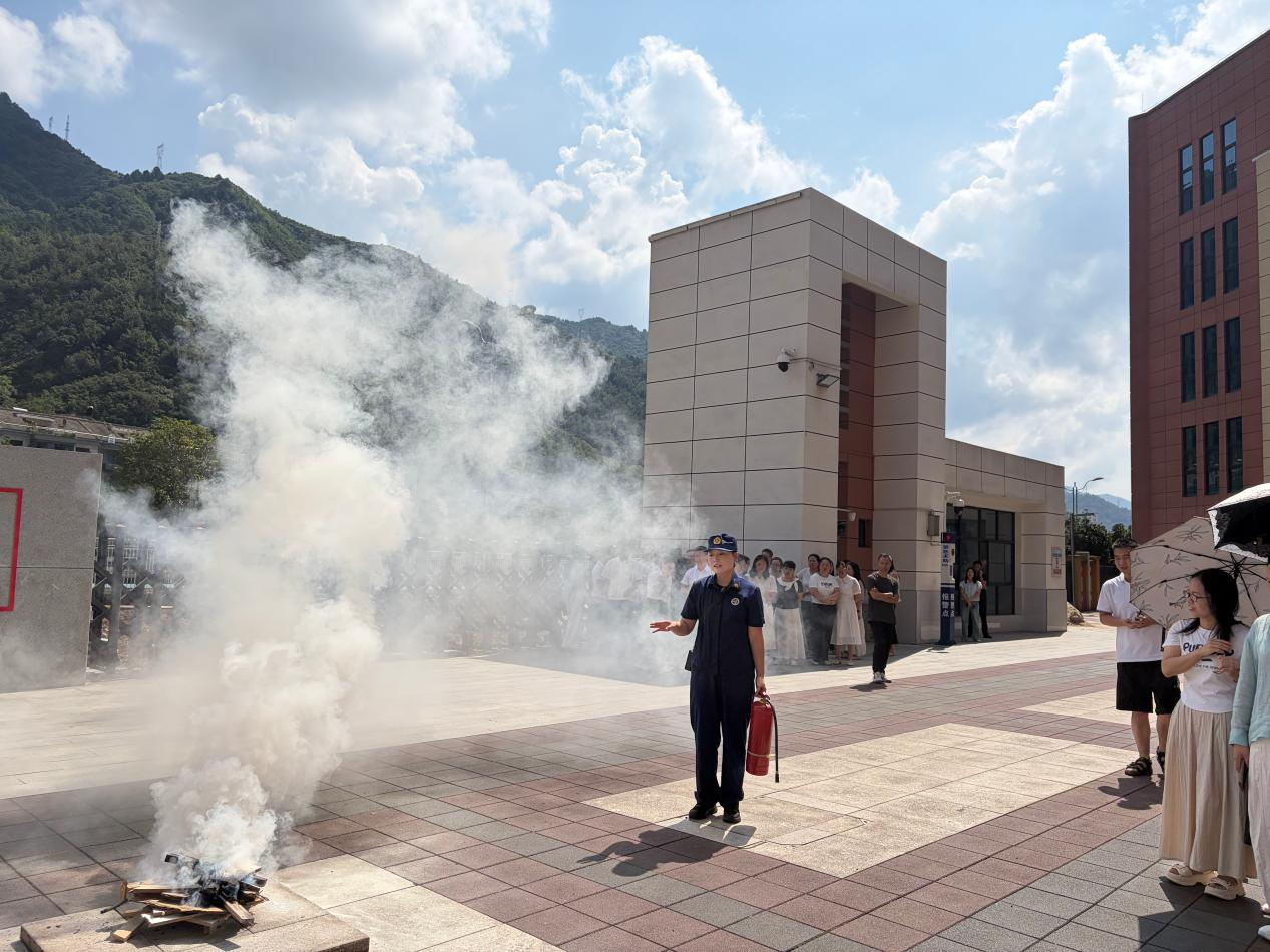 柞水县组织召开全县教育系统消防安全专题培训暨实操演练