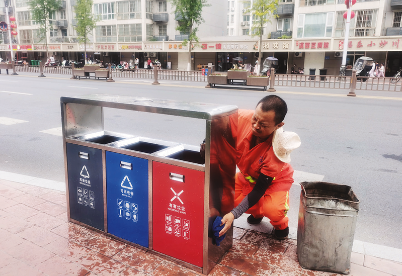 用汗水擦亮城市容颜