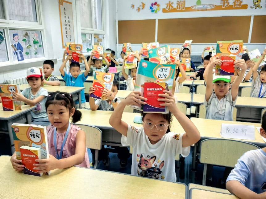 在“做中学”里搭起幼小“过河桥”巧引童年步入“学习路”
