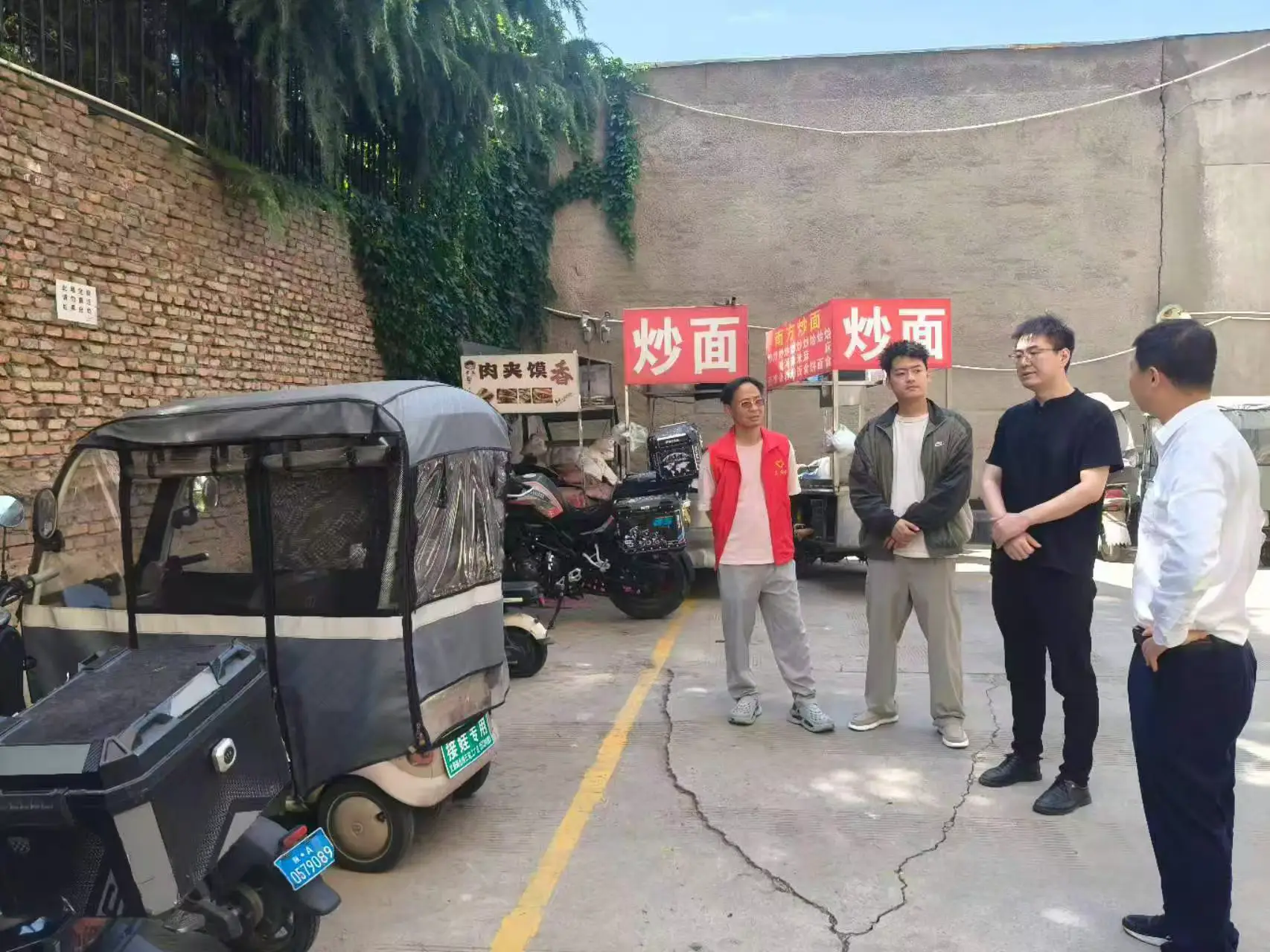 悬着的心放下了！跨小区围墙安全隐患成功清零