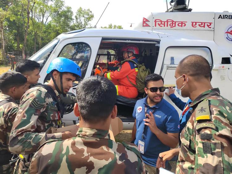 This photo taken on Aug. 30, 2026 by a mobile phone shows Chinese rescue experts boarding a helicopter to carry out search and rescue operations in Bidur, Nuwakot, Nepal, Aug. 30, 2026. (Xinhua/Gao Chuan) This photo taken on Aug. 30, 2026 by a mobile phone shows Chinese rescue experts boarding a helicopter to carry out search and rescue operations in Bidur, Nuwakot, Nepal, Aug. 30, 2026.(Xinhua/Gao Chuan)