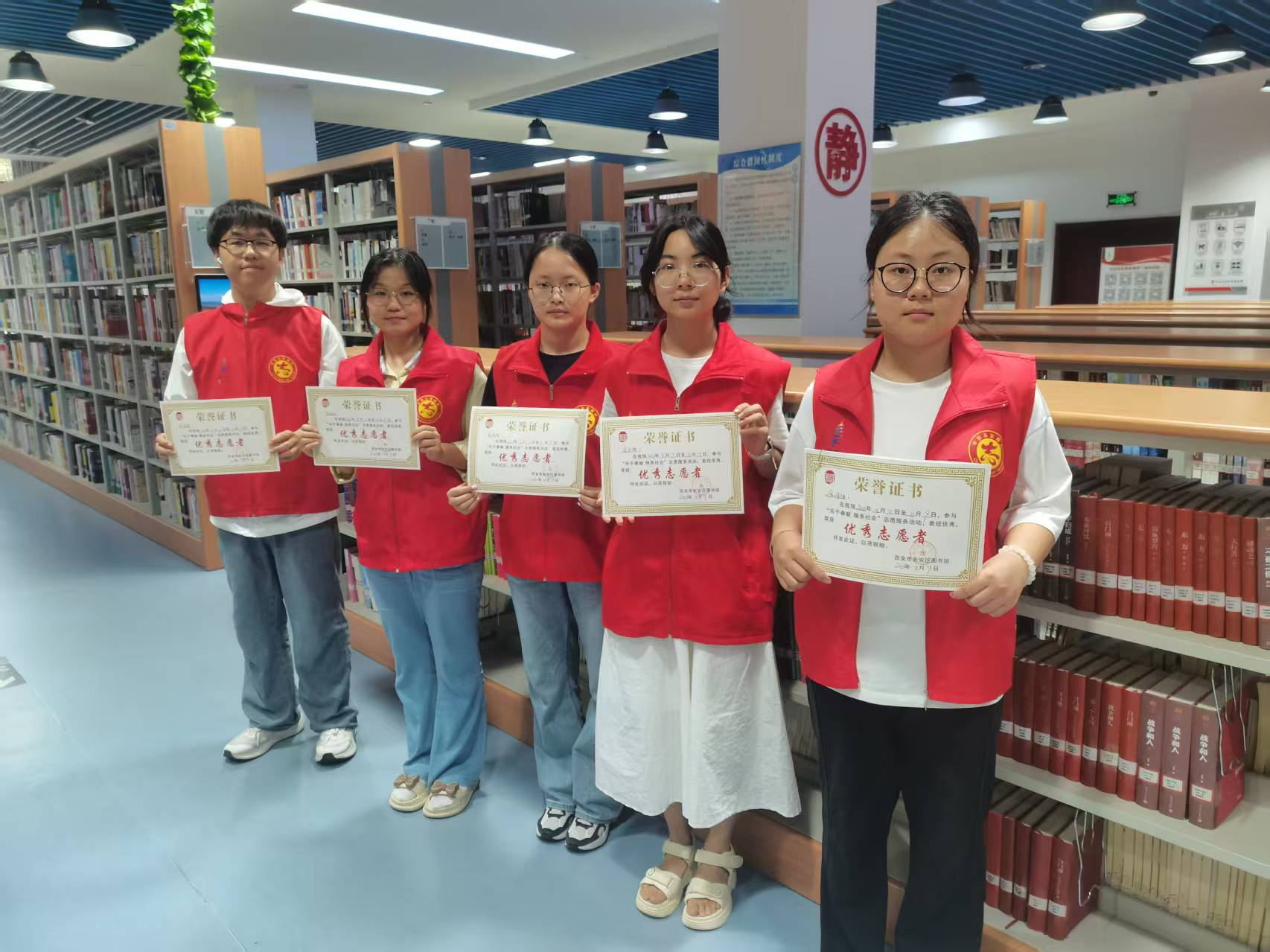 暑期收官！大学生志愿者为长安区图书馆添书香活力