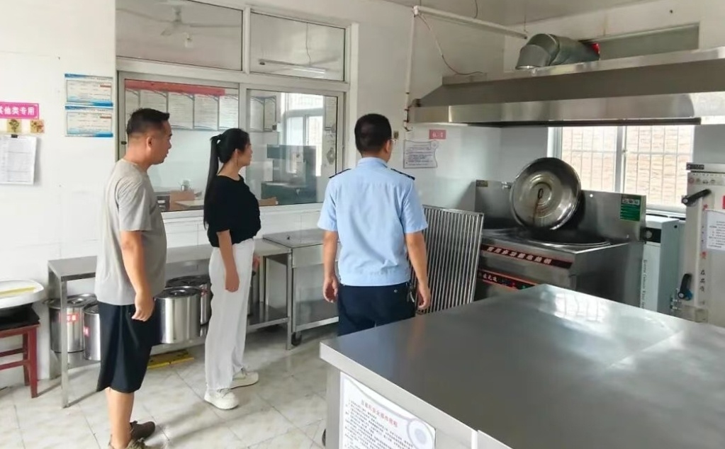 秋日启新程 警护开学路！三原公安全力护航2026秋季开学首日