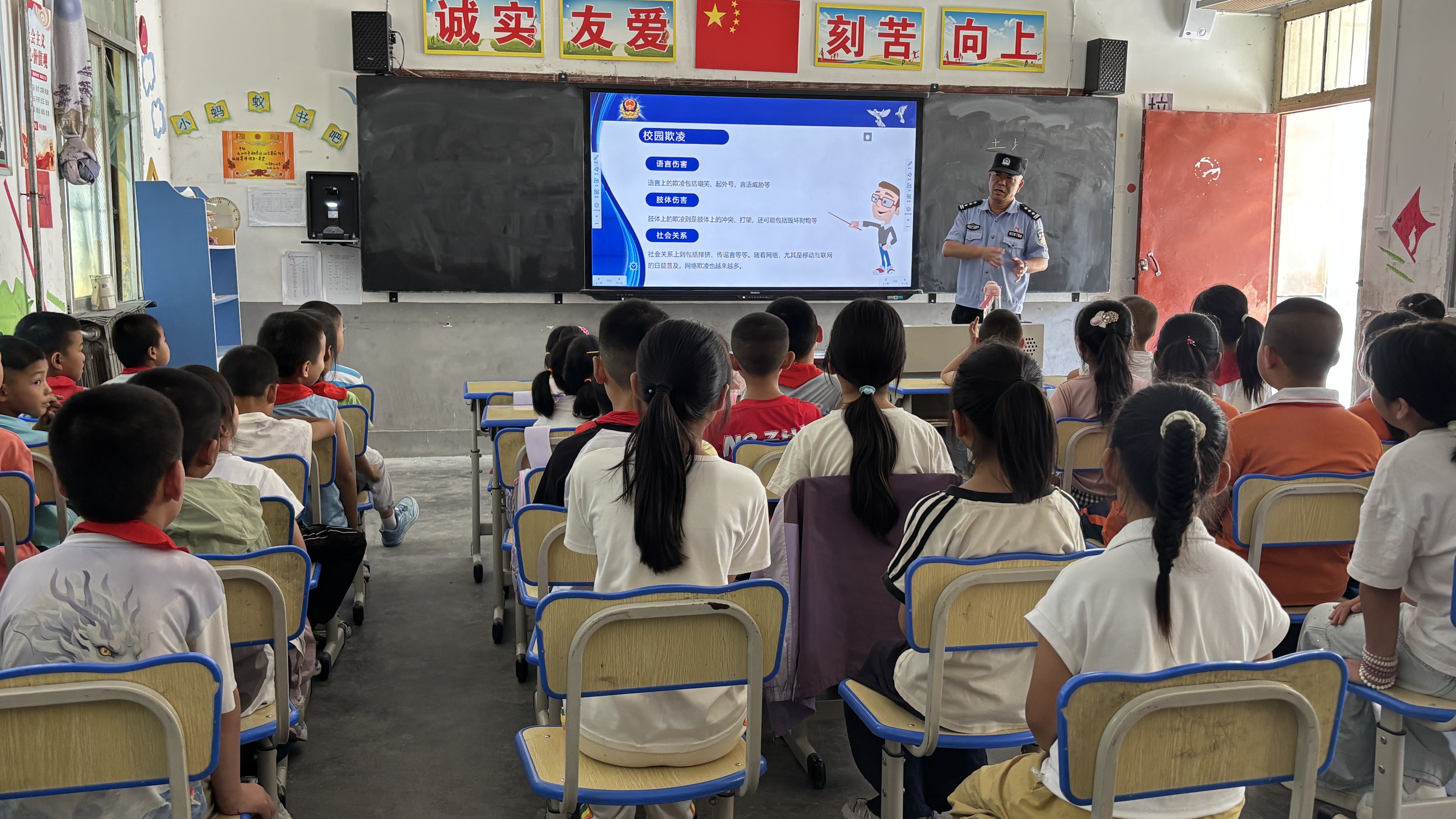 普法护航开学季 法治种子“种心田”