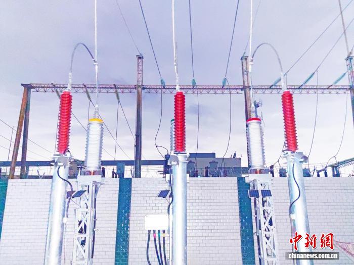 广东南海至新会高速公路首条高压电力线路割接送电成功