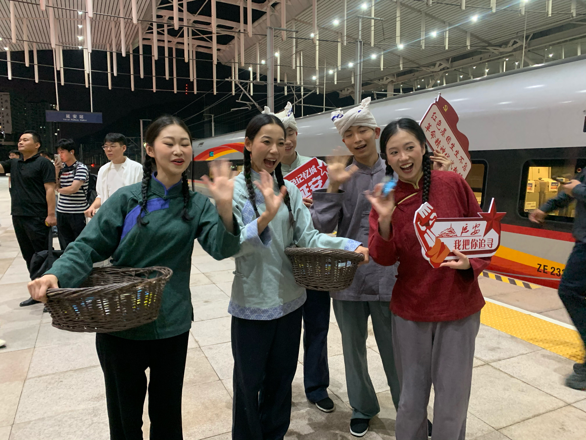 当《十送红军》遇上《南泥湾》 瑞金→延安高铁直达首日，两座红色之城歌声相拥！
