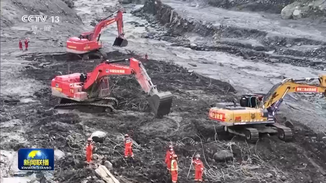 视频丨多家境外媒体赴西藏吉隆泥石流灾害救援抢险现场采访