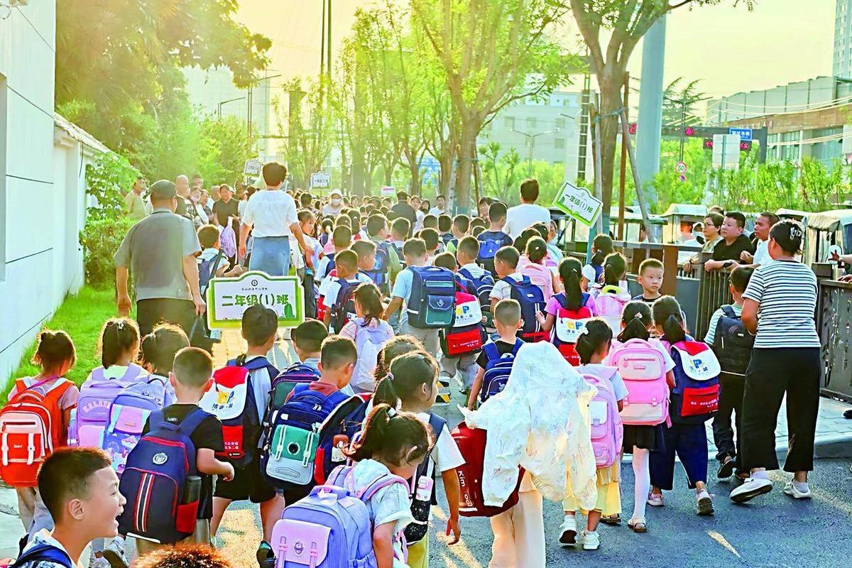 家校共育助孩子平稳过渡