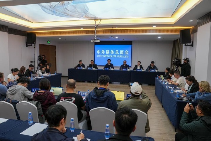 A press conference attended by domestic and foreign journalists is held in Gyirong County, southwest China's Xizang Autonomous Region, Sept. 6, 2026. (Xinhua/Tenzin Nyida)