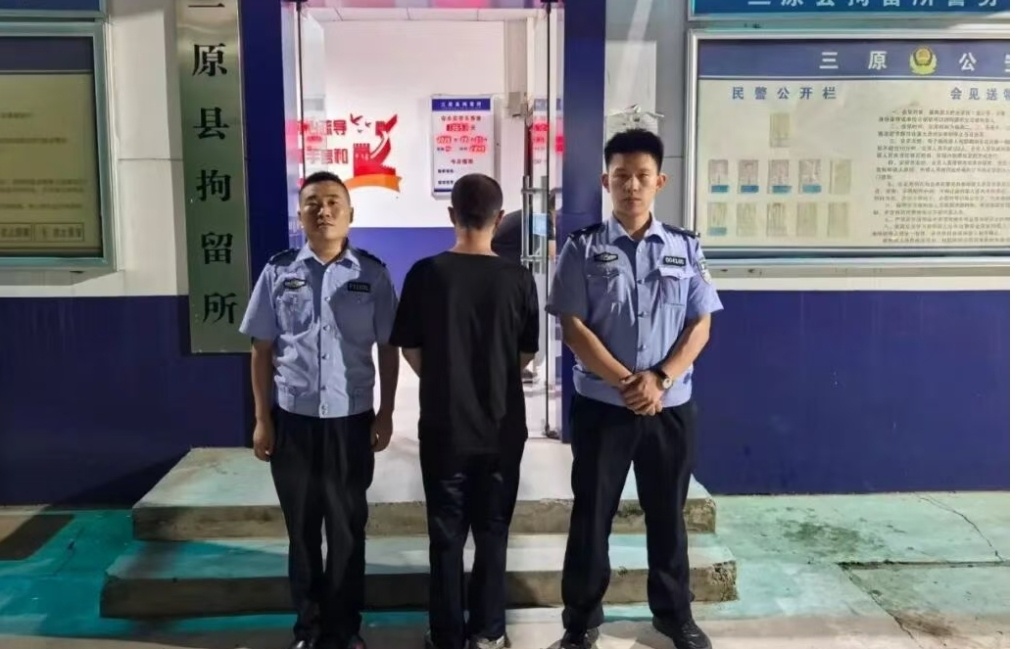 三原公安鲁桥派出所快速捣毁一制售假证假章窝点