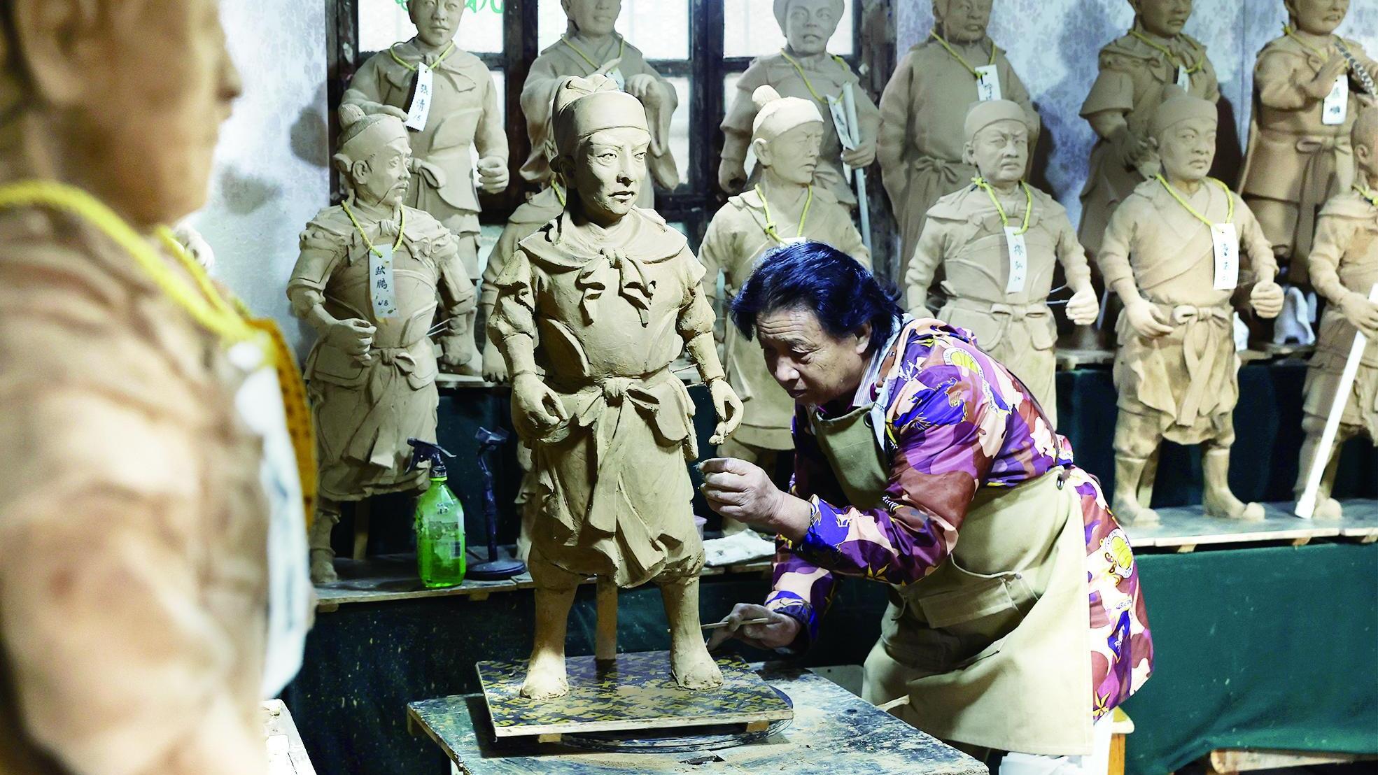蓝田七旬老人“手搓”水浒一百零八将