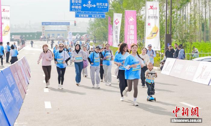 青海西宁欢乐健康跑点燃全民健身活力