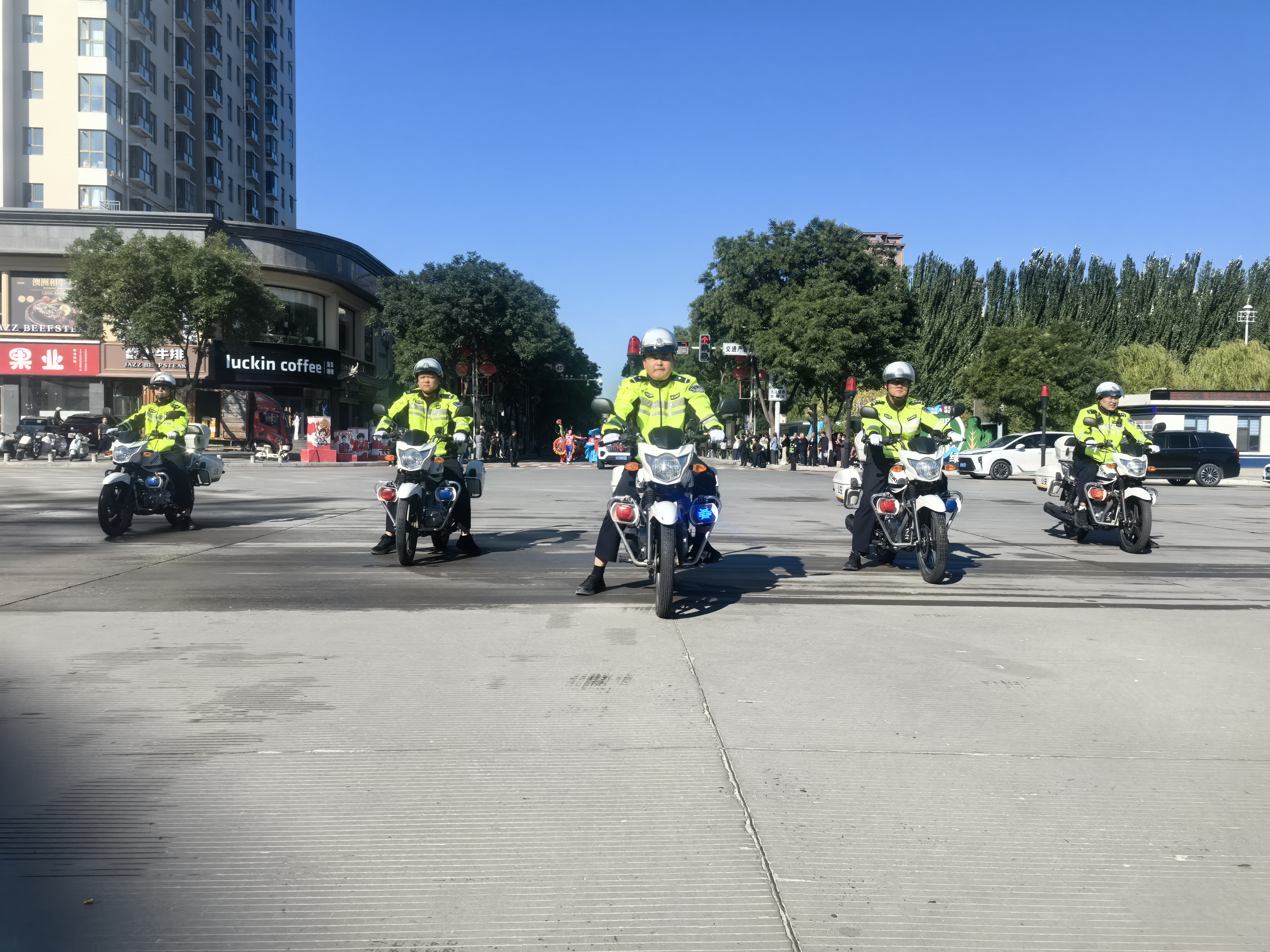 靖边交警暖心护航新兵出征