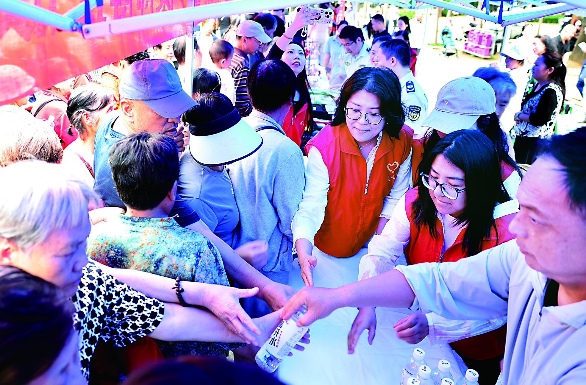 惠民零距离  邻里悦金秋