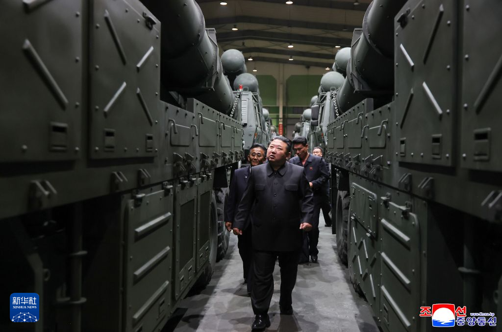 金正恩视察国防工业部门工作