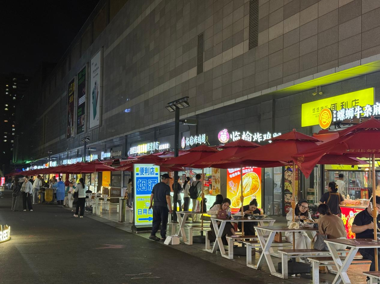 以前“以车代店”高发区域,经过引导变成市集【摄于9月上旬】 配图3