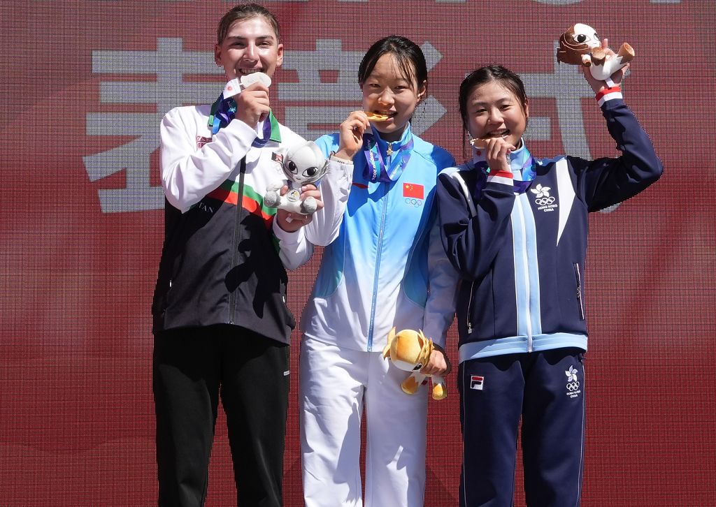 亚运会丨郭莉冲刺夺冠 中国队时隔32年公路自行车女子个人赛再摘金