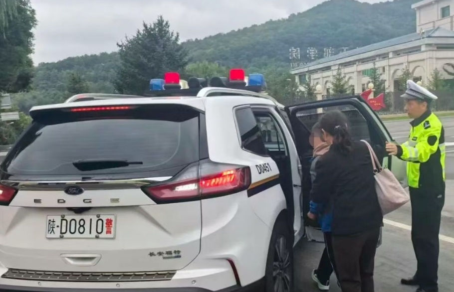 赛道管制遇紧急就医！旬邑公安交管大队刚柔并济护赛又救人