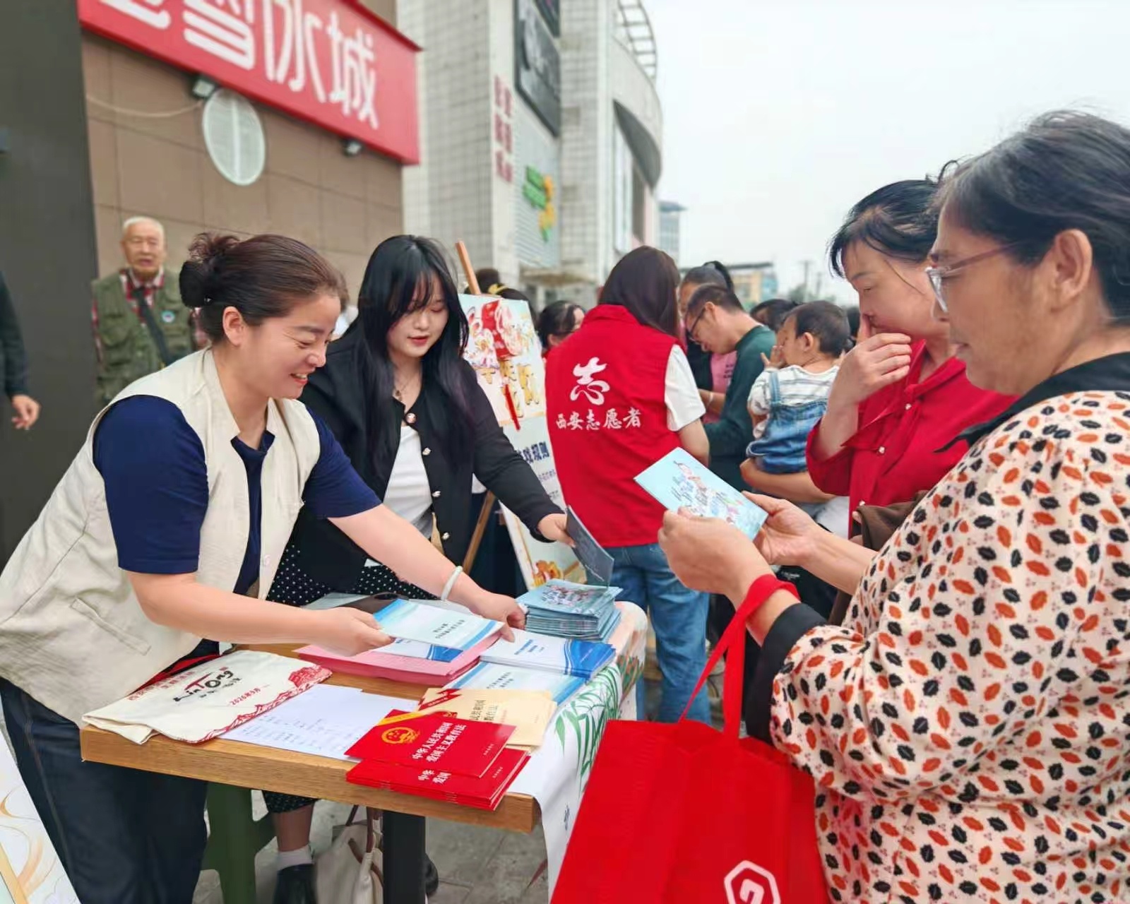 临潼区开展迎双节文明实践主题活动