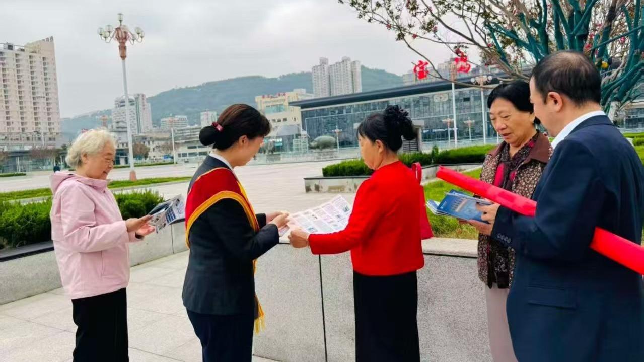 识假拒假防风险 共筑货币安全线 —长安银行宝鸡分行开展2026年反假货币宣传月活动