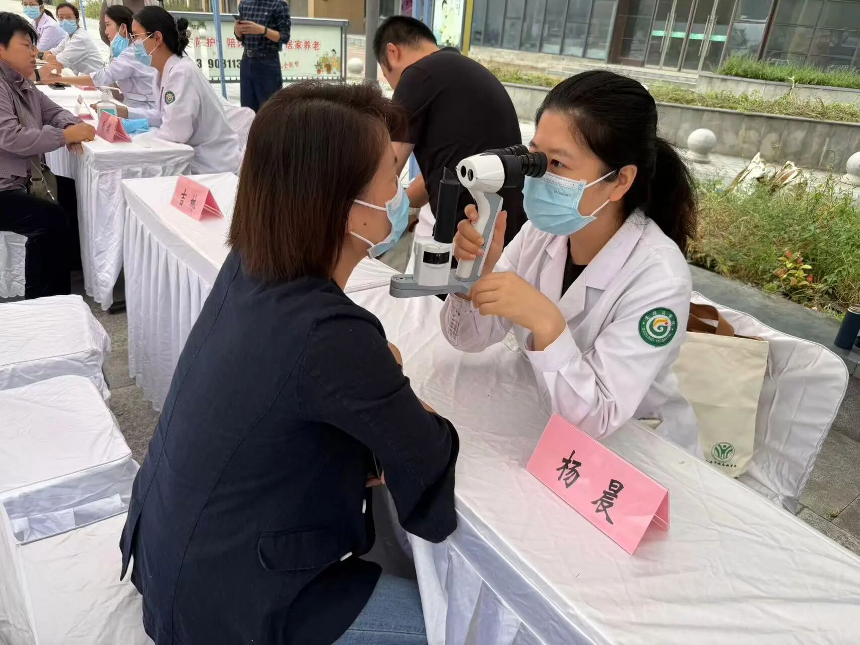 专家集结开展义诊，把优质医疗服务送到高陵群众身边