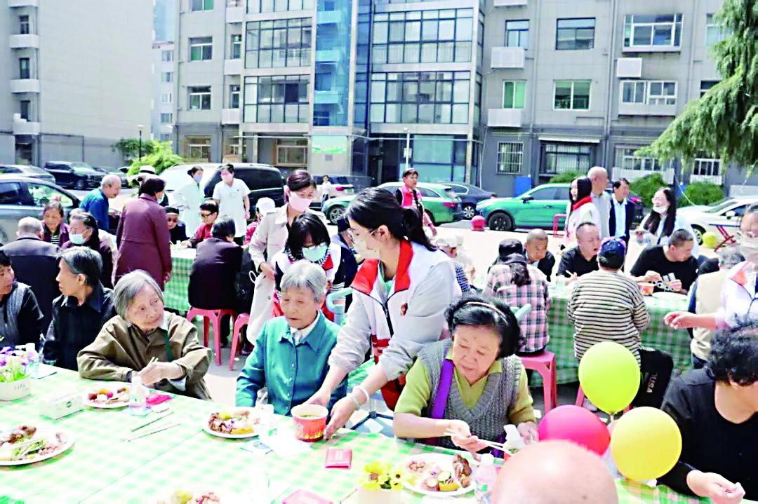 一顿家常饭  温暖老人心